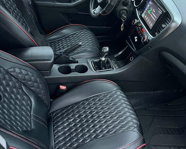 Серый Киа K5, объемом двигателя 2 л и пробегом 245 тыс. км за 9100 $, фото 8 на Automoto.ua