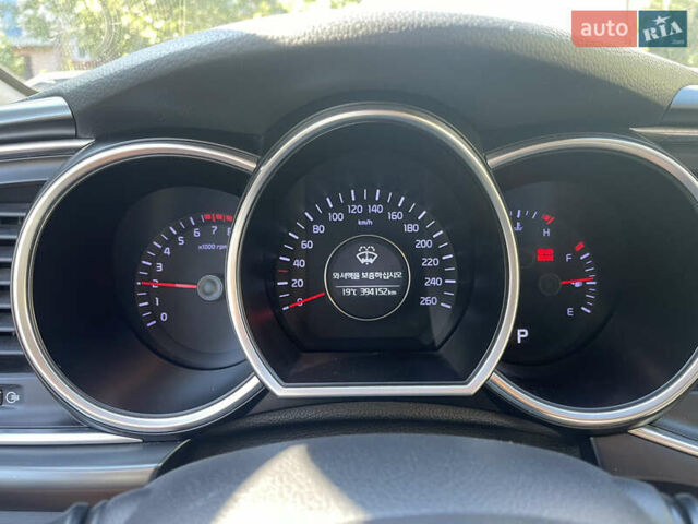 Серый Киа K5, объемом двигателя 2 л и пробегом 394 тыс. км за 10000 $, фото 7 на Automoto.ua