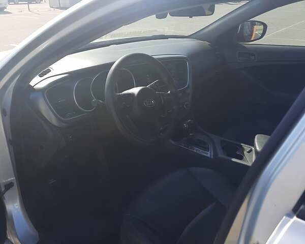 Серый Киа K5, объемом двигателя 2 л и пробегом 177 тыс. км за 10400 $, фото 8 на Automoto.ua