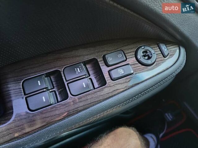 Серый Киа K5, объемом двигателя 2 л и пробегом 202 тыс. км за 12300 $, фото 16 на Automoto.ua