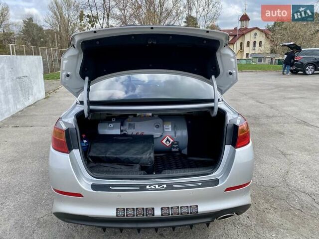 Серый Киа K5, объемом двигателя 2 л и пробегом 115 тыс. км за 10300 $, фото 14 на Automoto.ua
