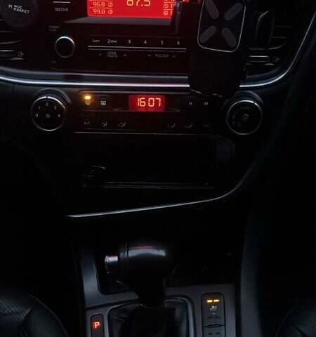 Серый Киа K5, объемом двигателя 2 л и пробегом 230 тыс. км за 8700 $, фото 7 на Automoto.ua