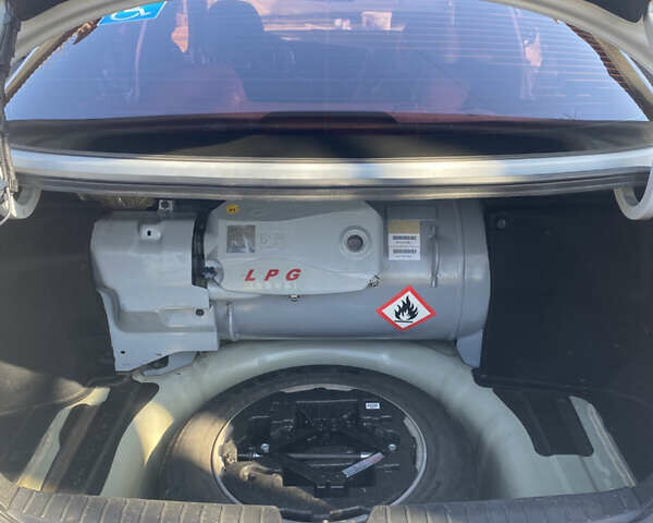 Серый Киа K5, объемом двигателя 2 л и пробегом 261 тыс. км за 8600 $, фото 9 на Automoto.ua