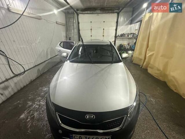 Серый Киа K5, объемом двигателя 2 л и пробегом 304 тыс. км за 8000 $, фото 3 на Automoto.ua