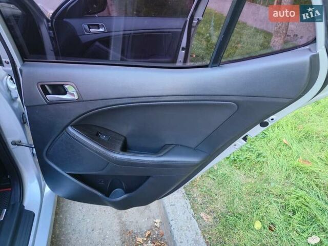 Серый Киа K5, объемом двигателя 2 л и пробегом 202 тыс. км за 12300 $, фото 44 на Automoto.ua