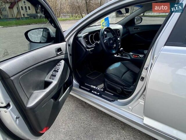 Серый Киа K5, объемом двигателя 2 л и пробегом 115 тыс. км за 10300 $, фото 16 на Automoto.ua