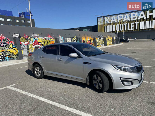 Серый Киа K5, объемом двигателя 2 л и пробегом 172 тыс. км за 8000 $, фото 2 на Automoto.ua