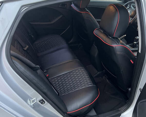 Серый Киа K5, объемом двигателя 2 л и пробегом 245 тыс. км за 9100 $, фото 4 на Automoto.ua