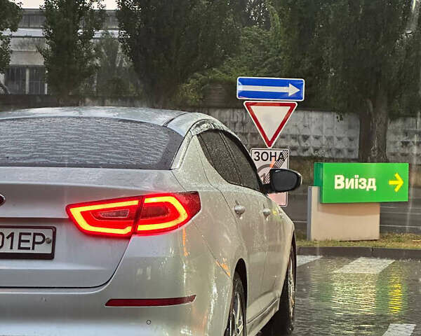 Серый Киа K5, объемом двигателя 2 л и пробегом 246 тыс. км за 7600 $, фото 23 на Automoto.ua