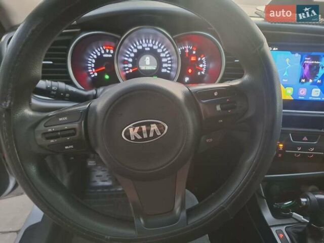 Серый Киа K5, объемом двигателя 2 л и пробегом 239 тыс. км за 12652 $, фото 3 на Automoto.ua