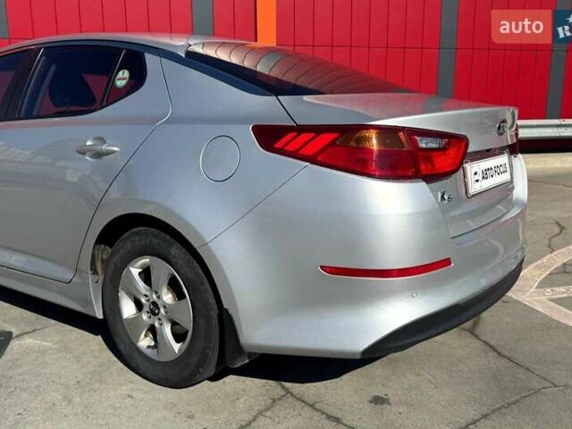 Сірий Кіа K5, об'ємом двигуна 2 л та пробігом 225 тис. км за 9490 $, фото 5 на Automoto.ua