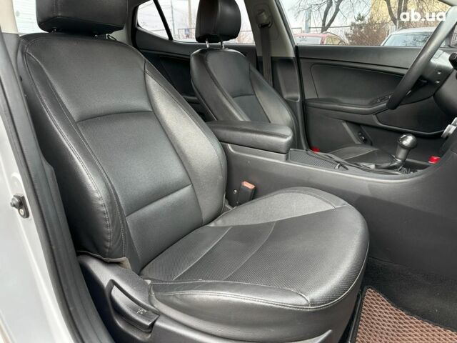 Серый Киа K5, объемом двигателя 2 л и пробегом 205 тыс. км за 10790 $, фото 31 на Automoto.ua