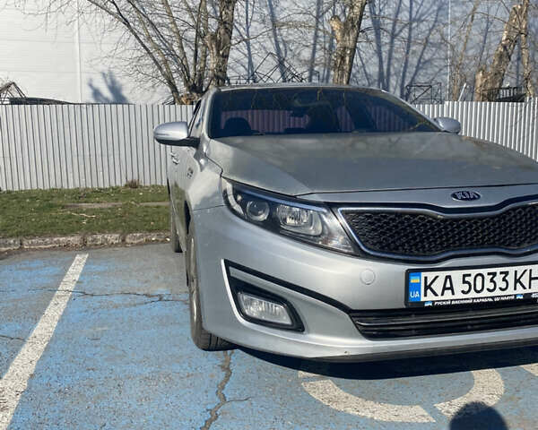 Серый Киа K5, объемом двигателя 2 л и пробегом 261 тыс. км за 8600 $, фото 2 на Automoto.ua