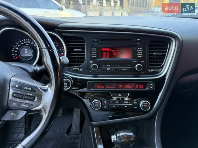 Серый Киа K5, объемом двигателя 2 л и пробегом 248 тыс. км за 9200 $, фото 2 на Automoto.ua