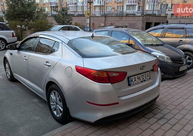 Серый Киа K5, объемом двигателя 2 л и пробегом 360 тыс. км за 7830 $, фото 3 на Automoto.ua