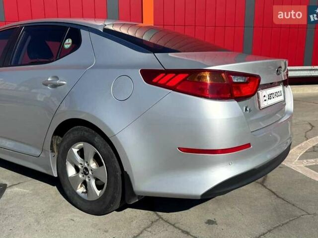 Сірий Кіа K5, об'ємом двигуна 2 л та пробігом 225 тис. км за 9790 $, фото 5 на Automoto.ua