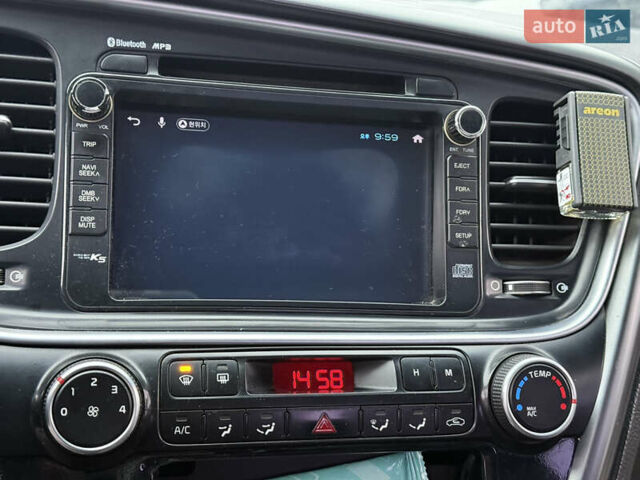 Серый Киа K5, объемом двигателя 2 л и пробегом 185 тыс. км за 8800 $, фото 27 на Automoto.ua