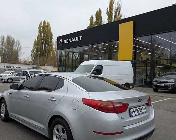 Серый Киа K5, объемом двигателя 2 л и пробегом 364 тыс. км за 8500 $, фото 4 на Automoto.ua