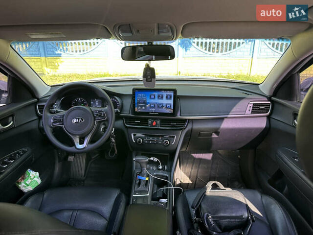 Серый Киа K5, объемом двигателя 2 л и пробегом 215 тыс. км за 11500 $, фото 9 на Automoto.ua