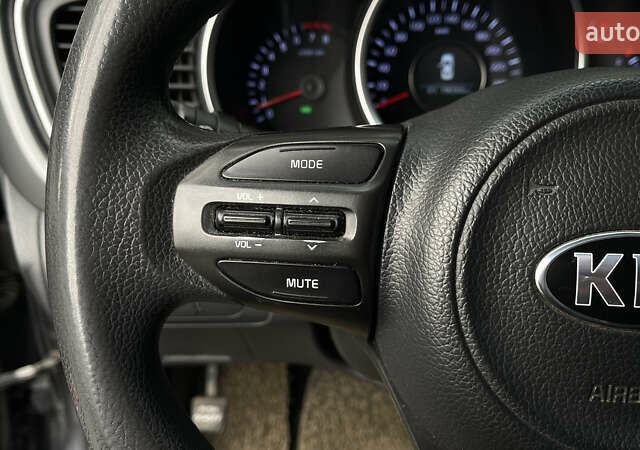 Серый Киа K5, объемом двигателя 2 л и пробегом 197 тыс. км за 11000 $, фото 20 на Automoto.ua