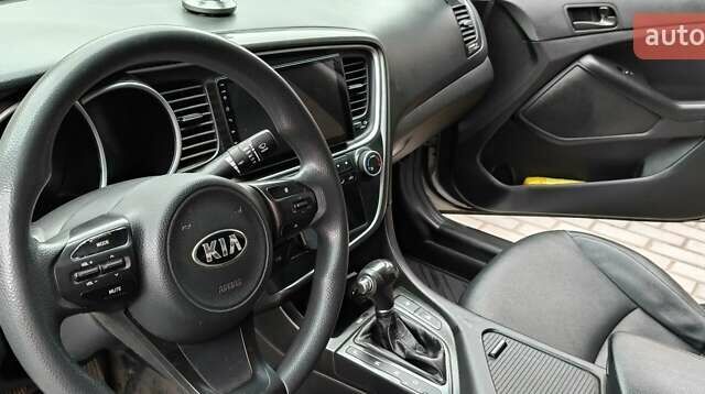 Серый Киа K5, объемом двигателя 2 л и пробегом 270 тыс. км за 8800 $, фото 9 на Automoto.ua