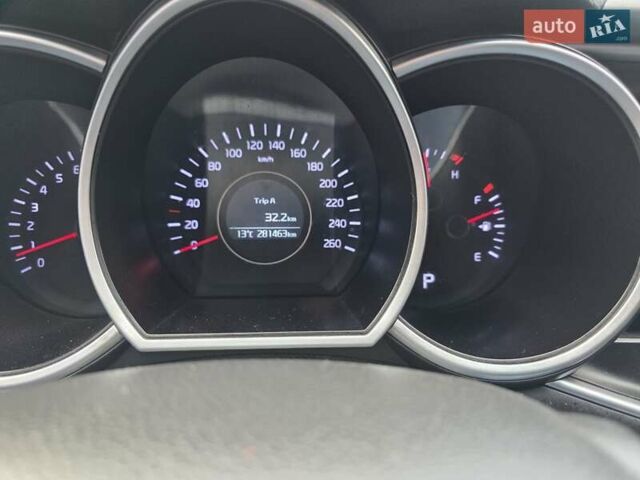 Серый Киа K5, объемом двигателя 2 л и пробегом 281 тыс. км за 8000 $, фото 18 на Automoto.ua