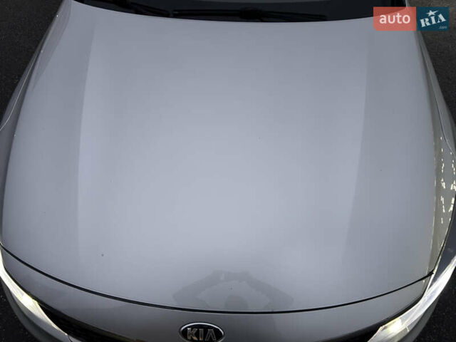 Серый Киа K5, объемом двигателя 2 л и пробегом 200 тыс. км за 11300 $, фото 8 на Automoto.ua