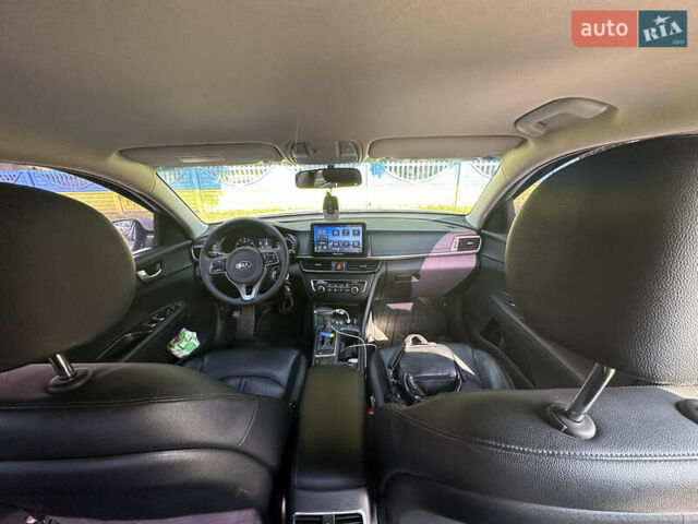 Серый Киа K5, объемом двигателя 2 л и пробегом 215 тыс. км за 11500 $, фото 7 на Automoto.ua