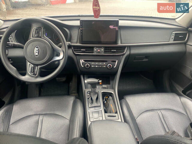 Серый Киа K5, объемом двигателя 2 л и пробегом 338 тыс. км за 12000 $, фото 18 на Automoto.ua