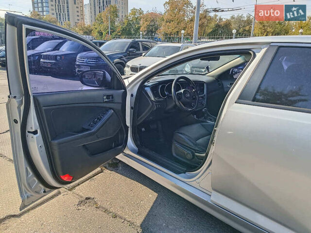 Сірий Кіа K5, об'ємом двигуна 2 л та пробігом 365 тис. км за 7490 $, фото 18 на Automoto.ua