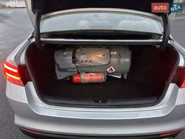 Серый Киа K5, объемом двигателя 2 л и пробегом 200 тыс. км за 11300 $, фото 25 на Automoto.ua
