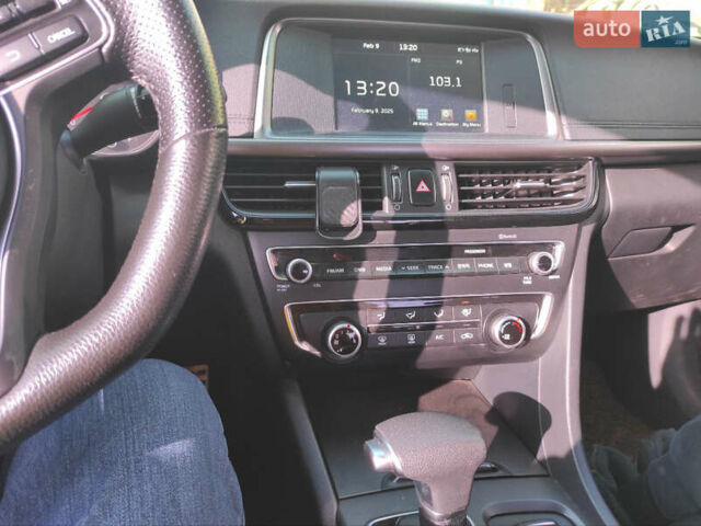 Серый Киа K5, объемом двигателя 2 л и пробегом 155 тыс. км за 14200 $, фото 11 на Automoto.ua