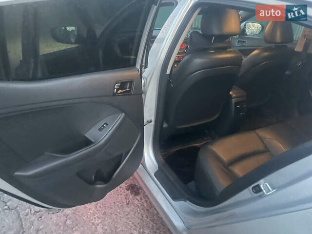 Серый Киа K5, объемом двигателя 0 л и пробегом 335 тыс. км за 9250 $, фото 6 на Automoto.ua