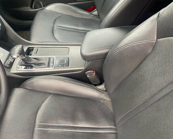 Серый Киа K5, объемом двигателя 2 л и пробегом 338 тыс. км за 12000 $, фото 16 на Automoto.ua