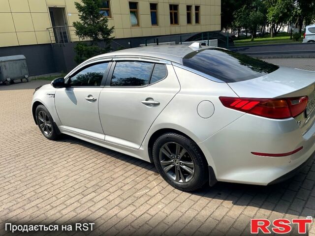 Сірий Кіа K5, об'ємом двигуна 2 л та пробігом 240 тис. км за 10000 $, фото 11 на Automoto.ua