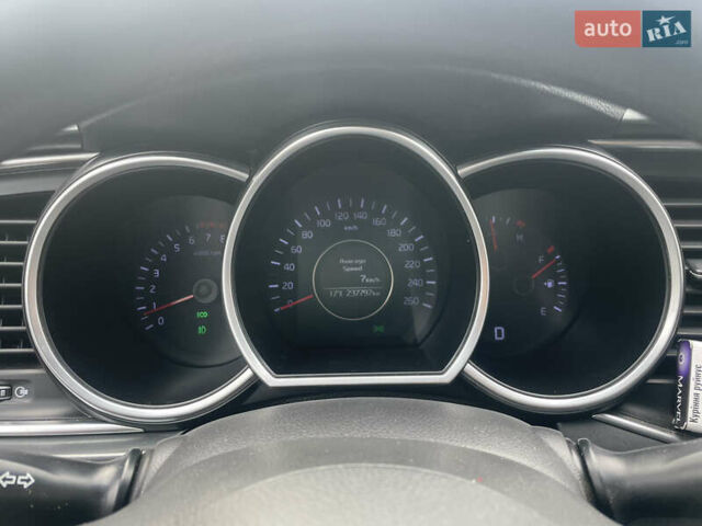 Серый Киа K5, объемом двигателя 0 л и пробегом 335 тыс. км за 9250 $, фото 20 на Automoto.ua