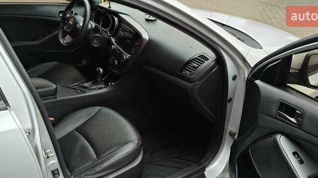 Серый Киа K5, объемом двигателя 2 л и пробегом 270 тыс. км за 8800 $, фото 18 на Automoto.ua