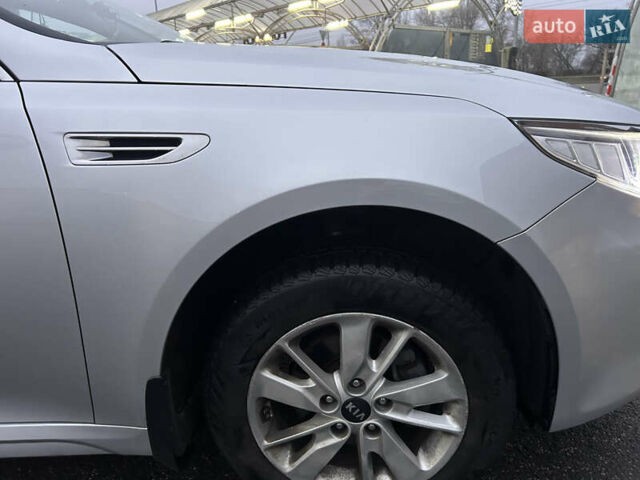 Серый Киа K5, объемом двигателя 2 л и пробегом 200 тыс. км за 11300 $, фото 10 на Automoto.ua