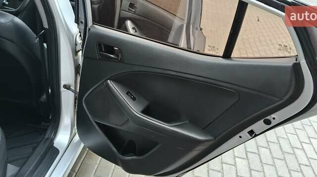 Серый Киа K5, объемом двигателя 2 л и пробегом 270 тыс. км за 8800 $, фото 16 на Automoto.ua