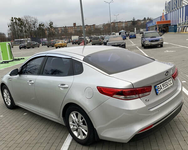 Серый Киа K5, объемом двигателя 2 л и пробегом 350 тыс. км за 10300 $, фото 5 на Automoto.ua