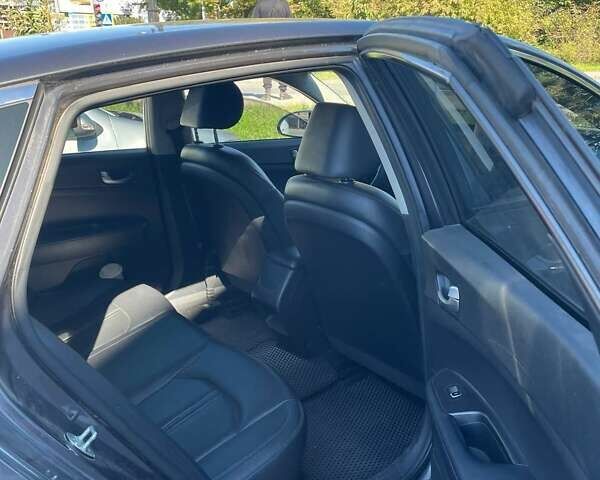 Сірий Кіа K5, об'ємом двигуна 2 л та пробігом 104 тис. км за 11500 $, фото 3 на Automoto.ua
