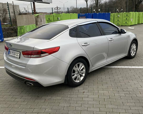 Серый Киа K5, объемом двигателя 2 л и пробегом 350 тыс. км за 10300 $, фото 3 на Automoto.ua