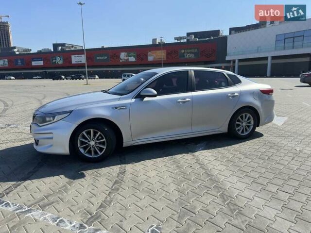 Серый Киа K5, объемом двигателя 2 л и пробегом 342 тыс. км за 9500 $, фото 5 на Automoto.ua