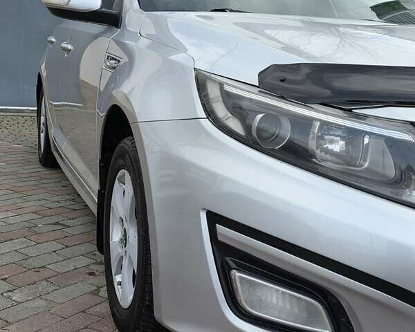 Серый Киа K5, объемом двигателя 2 л и пробегом 281 тыс. км за 8000 $, фото 3 на Automoto.ua