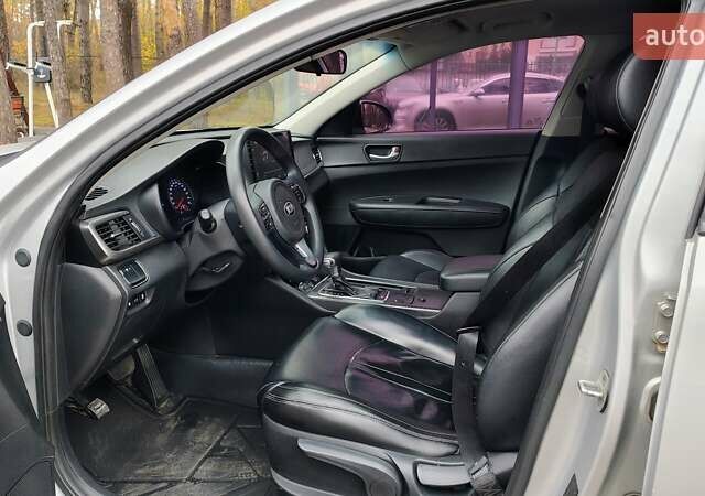 Серый Киа K5, объемом двигателя 2 л и пробегом 314 тыс. км за 10000 $, фото 8 на Automoto.ua