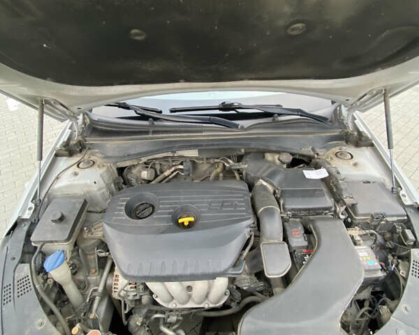 Серый Киа K5, объемом двигателя 2 л и пробегом 350 тыс. км за 10300 $, фото 14 на Automoto.ua