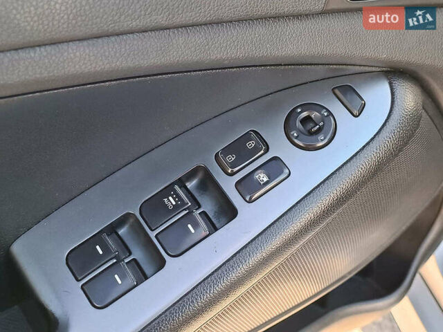 Сірий Кіа K5, об'ємом двигуна 2 л та пробігом 365 тис. км за 7490 $, фото 21 на Automoto.ua