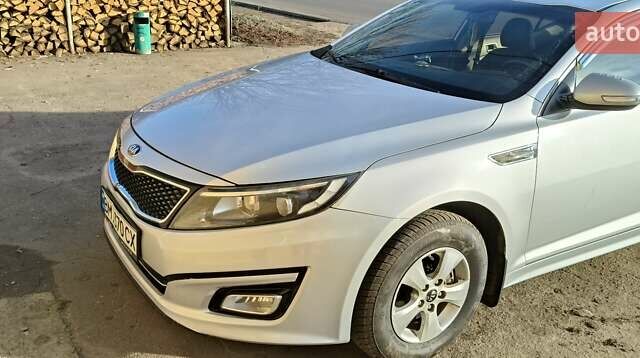 Серый Киа K5, объемом двигателя 2 л и пробегом 270 тыс. км за 8900 $, фото 11 на Automoto.ua