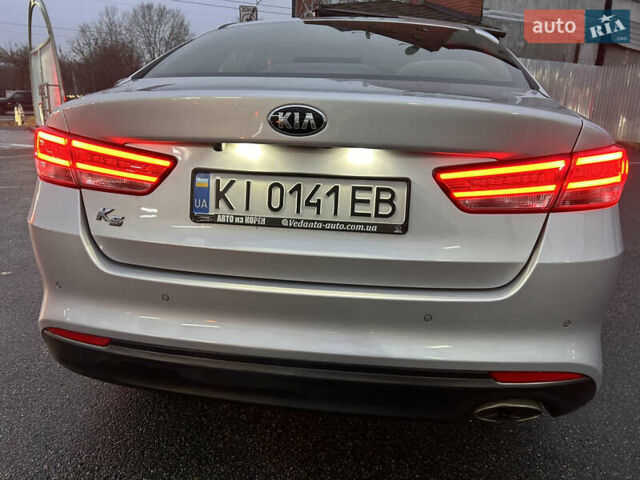 Серый Киа K5, объемом двигателя 2 л и пробегом 200 тыс. км за 11300 $, фото 15 на Automoto.ua