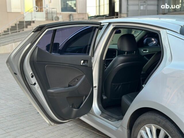 Серый Киа K5, объемом двигателя 2 л и пробегом 187 тыс. км за 11990 $, фото 12 на Automoto.ua